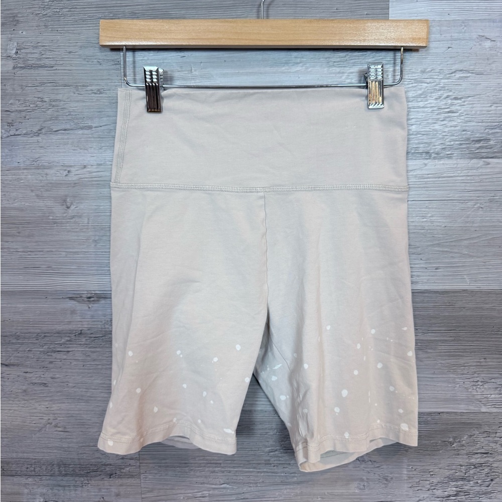 OFFLINE by Aerie Real Me High Waisted 7" Bike Shorts - Sand/Cream Paint Splatter